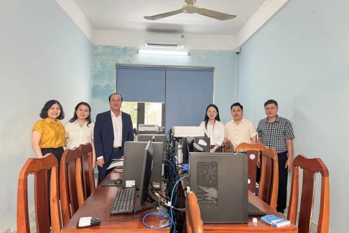 Viện trưởng VKSND thành phố Đà Nẵng thăm, động viên công chức VKSND khu vực 10 thực hiện “Chiến dịch nhập dữ liệu nền tảng Quản lý án hình sự” trong dịp Tết Bính Ngọ 2026