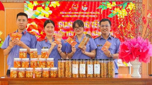 Chi đoàn Viện kiểm sát nhân dân khu vực 10, thành phố Đà Nẵng thực hiện chương trình “Tết 2026 – Trao gửi yêu thương” gây quỹ xây dựng công trình thanh niên