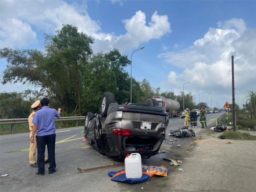 Viện kiểm sát nhân dân khu vực 10, thành phố Đà Nẵng kiểm sát việc khám nghiệm hiện trường vụ tai nạn giao thông nghiêm trọng xảy ra tại km951+600 QL1A thuộc phường Điện Bàn