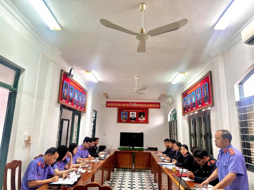 VKSND THÀNH PHỐ ĐÀ NẴNG KIỂM TRA CÔNG TÁC PHÒNG CHỐNG THAM NHŨNG LÃNG PHÍ TIÊU CỰC TẠI VKSND KHU VỰC 8