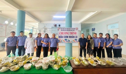 Chi đoàn VKSND khu vực 8 – Đà Nẵng tổ chức chương trình “Bữa cơm nhân ái” tại Trung tâm y tế khu vực Nam Trà My