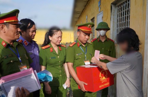 VIỆN KIỂM SÁT NHÂN DÂN THÀNH PHỐ ĐÀ NẴNG TRỰC TIÊP KIỂM SÁT CÔNG TÁC BẦU CỬ TẠI TRẠI GIAM SỐ 1, TRẠI TẠM GIAM SỐ 2 CÔNG AN THÀNH PHỐ ĐÀ NẴNG