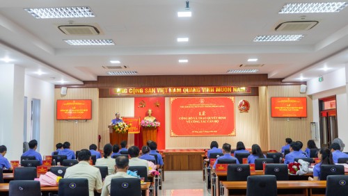 VKSND thành phố tổ chức lễ công bố và trao các quyết định về công tác cán bộ