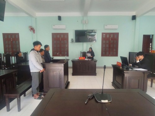 VIỆN KIỂM SÁT KHU VỰC 12 THÀNH PHỐ ĐÀ NẴNG TỔ CHỨC PHIÊN TÒA RÚT KINH NGHIỆM VỤ ÁN “TRỘM CẮP TÀI SẢN” TẠI XÃ TÂY GIANG