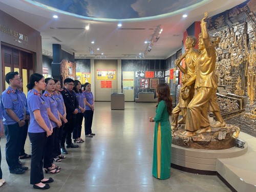 CHI ĐOÀN VIỆN KIỂM SÁT NHÂN DÂN KHU VỰC 10 – ĐÀ NẴNG TỔ CHỨC CHƯƠNG TRÌNH “TÌM VỀ ĐỊA CHỈ ĐỎ” HƯỚNG TỚI KỶ NIỆM 95 NĂM NGÀY THÀNH LẬP ĐOÀN TNCS HỒ CHÍ MINH