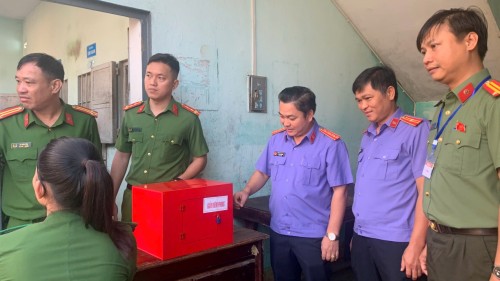 VKSND KHU VỰC 10: TRỰC TIẾP KIỂM SÁT CÔNG TÁC BẦU CỬ TẠI CÁC CƠ SỞ GIAM GIỮ