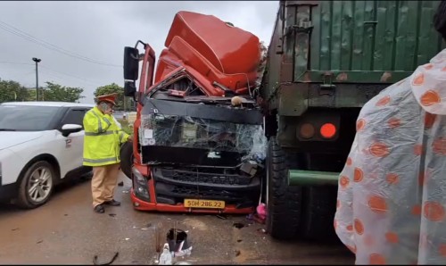 Viện kiểm sát nhân dân khu vực 11 kiểm sát việc khám nghiệm hiện trường vụ tai nạn giao thông nghiêm trọng trên tuyến Quốc lộ 14B