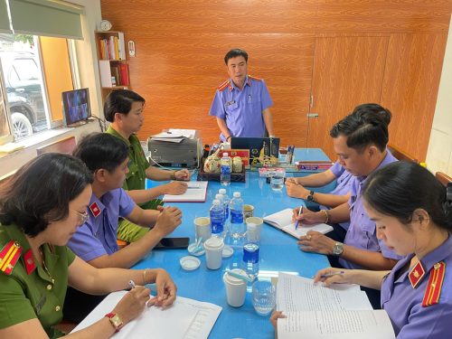 VKSND khu vực 10 – Đà Nẵng phối hợp cùng Phòng 8 VKSND thành phố Đà Nẵng trong công tác chuẩn bị cho người bị tạm giữ, tạm giam thực hiện quyền bầu cử