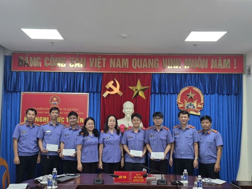 VKSND khu vực 2 - Đà Nẵng khen thưởng các cá nhân có thành tích xuất sắc trong chiến dịch nhập dữ liệu nền tảng Quản lý án hình sự