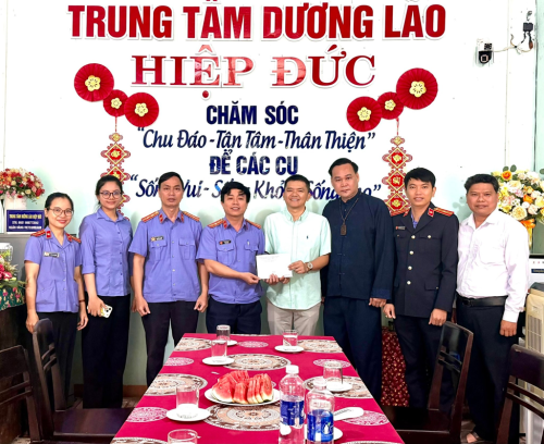 VKSND KHU VỰC 10 - ĐÀ NẴNG TỔ CHỨC THĂM VÀ TẶNG QUÀ TẠI TRUNG TÂM DƯỠNG LÃO HIỆP ĐỨC