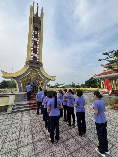 CHI ĐOÀN VIỆN KIỂM SÁT NHÂN DÂN KHU VỰC 6 – ĐÀ NẴNG  TỔ CHỨC VIẾNG HƯƠNG TẠI NGHĨA TRANG LIỆT SĨ XÃ THĂNG BÌNH NHÂN KỶ NIỆM NGÀY GIẢI PHÓNG MIỀN NAM, THỐNG NHẤT ĐẤT NƯỚC (30/4/1975 – 30/4/2026)