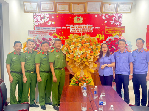VKSND khu vực 2 - Đà Nẵng đến thăm, chúc mừng nhân dịp kỷ niệm 80 năm Ngày truyền thống Lực lượng Cảnh sát hình sự Công an nhân dân