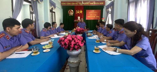 VIỆN KIỂM SÁT NHÂN DÂN THÀNH PHỐ ĐÀ NẴNG KIỂM TRA VIỆC TRIỂN KHAI THỰC HIỆN KẾ HOẠCH CÔNG TÁC 6 THÁNG ĐẦU NĂM TẠI VKSND KHU VỰC 12