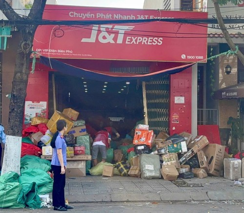 VKSND khu vực 3 - Đà Nẵng: Chấm dứt tình trạng doanh nghiệp chiếm dụng vỉa hè sau khi có kiến nghị của Viện kiểm sát, góp phần thực hiện chủ trương siết chặt trật tự đô thị của thành phố Đà Nẵng