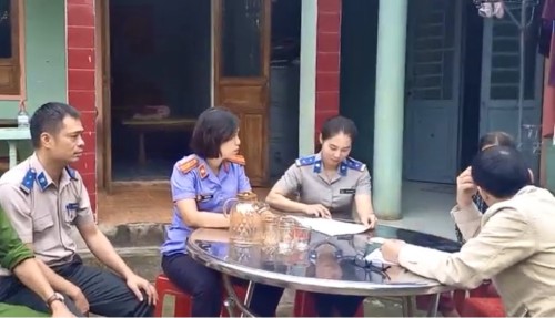 Kiểm sát viên Viện kiểm sát nhân dân Khu vực 7 - Đà Nẵng kiểm sát việc giao đất cho người được thi hành án của Phòng Thi hành án dân sự Khu vực 7 - Đà Nẵng