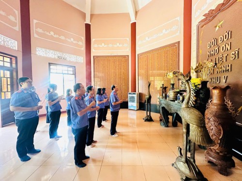 Chi bộ Thanh tra - Tổ chức sinh hoạt chuyên đề  “Hành trình tri ân, theo dấu chân những người anh hùng”