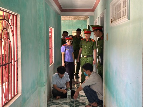 KIỂM SÁT VIÊN VIỆN KIỂM SÁT NHÂN DÂN KHU VỰC 10 THAM GIA KHÁM NGHIỆM HIỆN TRƯỜNG VỤ ÁN TỔ CHỨC SỬ DỤNG TRÁI PHÉP CHẤT MA TÚY