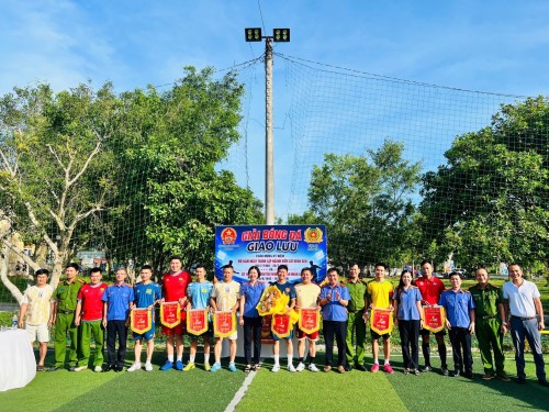 VIỆN KIỂM SÁT NHÂN DÂN KHU VỰC 7 - ĐÀ NẴNG TỔ CHỨC THÀNH CÔNG GIẢI GIAO LƯU BÓNG ĐÁ KỶ NIỆM 66 NĂM NGÀY THÀNH LẬP NGÀNH KIỂM SÁT NHÂN DÂN VÀ 81 NĂM NGÀY TRUYỀN THỐNG CÔNG AN NHÂN DÂN