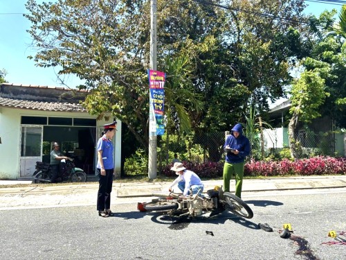 KIỂM SÁT VIÊN VIỆN KIỂM SÁT NHÂN DÂN KHU VỰC 7 KIỂM SÁT KHÁM NGHIỆM HIỆN TRƯỜNG VỤ TAI NẠN GIAO THÔNG
