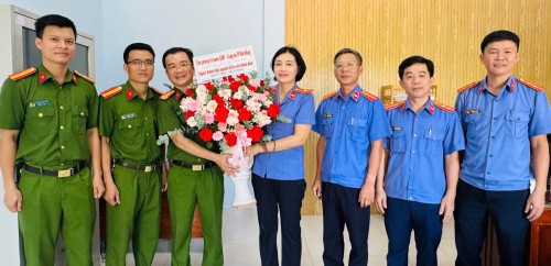 THẮM TÌNH ĐOÀN KẾT - VỮNG BỀN PHỐI HỢP