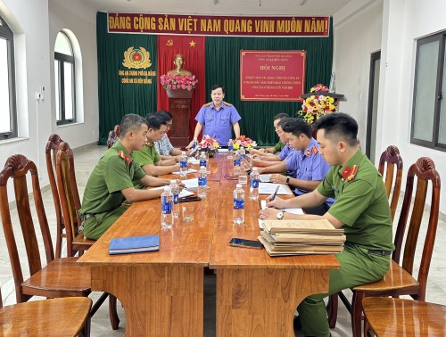 VKSND KHU VỰC 11 TRỰC TIẾP KIỂM SÁT VIỆC TIẾP NHẬN, GIẢI QUYẾT NGUỒN TIN VỀ TỘI PHẠM VÀ CÔNG TÁC THI HÀNH ÁN HÌNH SỰ TẠI CỘNG ĐỒNG