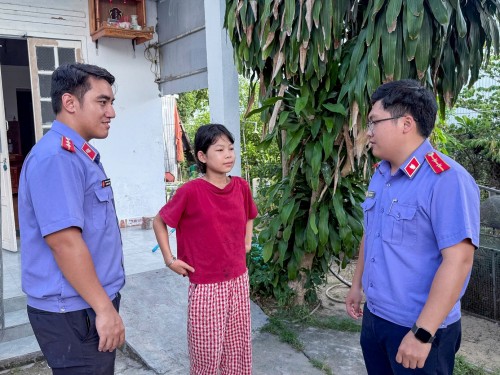 TUỔI TRẺ VIỆN KIỂM SÁT NHÂN DÂN KHU VỰC 10 PHỐI HỢP ĐẤU NỐI NƯỚC SẠCH CHO HỌC SINH CÓ HOÀN CẢNH KHÓ KHĂN
