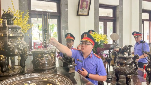 CHI ĐOÀN VIỆN KIỂM SÁT NHÂN DÂN KHU VỰC 10 TỔ CHỨC “HÀNH TRÌNH TÌM VỀ ĐỊA CHỈ ĐỎ” TẠI QUẢNG TRỊ