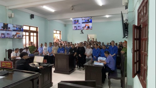 VIỆN KIỂM SÁT NHÂN DÂN KHU VỰC 12 THÀNH PHỐ ĐÀ NẴNG TỔ CHỨC PHIÊN TÒA XÉT XỬ RÚT KINH NGHIỆM VỤ ÁN CƯỠNG ĐOẠT TÀI SẢN, BẮT, GIỮ NGƯỜI TRÁI PHÁP LUẬT, TỔ CHỨC ĐÁNH BẠC VÀ GÁ BẠC