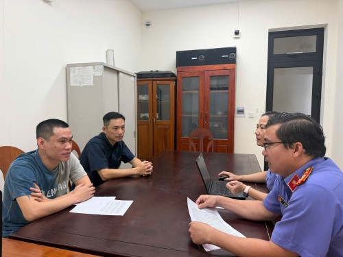 Viện kiểm sát nhân dân khu vực 2 - Đà Nẵng tiếp nhận người phạm tội đang bị truy nã ra đầu thú