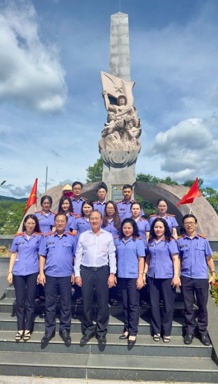 CHI BỘ THANH TRA - TỔ CHỨC PHÁT HUY TRUYỀN THỐNG CÁCH MẠNG, BỒI ĐẮP LÝ TƯỞNG CỐNG HIẾN, NÂNG CAO TRÁCH NHIỆM CỦA CÁN BỘ, ĐẢNG VIÊN