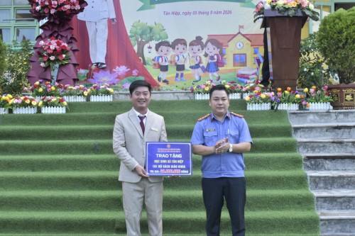 VKSND khu vực 10 đồng hành cùng học sinh xã Tân Hiệp trong ngày khai giảng năm học mới