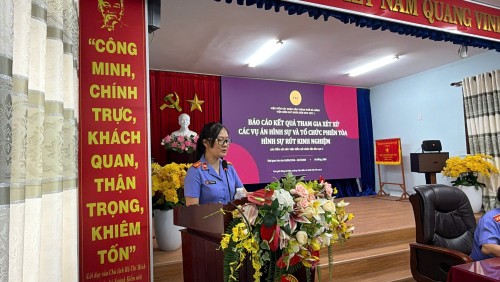 VKSND KHU VỰC 1 TỔ CHỨC TOẠ ĐÀM PHIÊN TOÀ HÌNH SỰ RÚT KINH NGHIỆM, TRÌNH CHIẾU TÀI LIỆU, CHỨNG CỨ