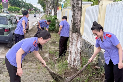 Chi đoàn Viện kiểm sát nhân dân khu vực 10 – Đà Nẵng ra quân hưởng ứng chiến dịch làm cho thế giới sạch hơn năm 2026