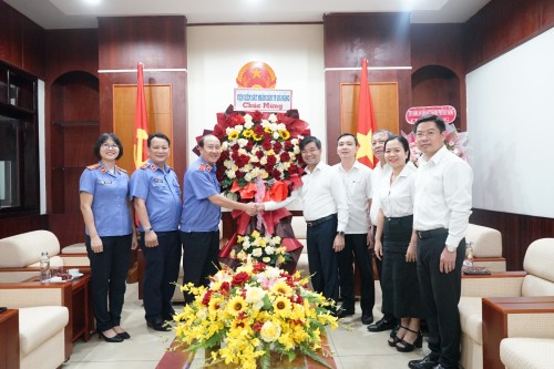 VKSND thành phố Đà Nẵng thăm, chúc mừng TAND thành phố Đà Nẵng nhân Ngày truyền thống Tòa án nhân dân