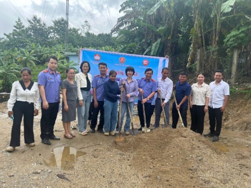 ẤM ÁP LỄ KHỞI CÔNG NHÀ “ĐẠI ĐOÀN KẾT” TẠI XÃ BẾN GIẰNG