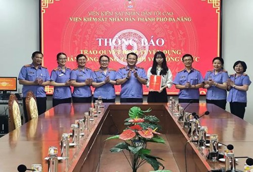 VKSND THÀNH PHỐ ĐÀ NẴNG TỔ CHỨC GẶP MẶT, THÔNG BÁO QUYẾT ĐỊNH TUYỂN DỤNG CÔNG CHỨC THEO CHÍNH SÁCH THU HÚT, TRỌNG DỤNG NGƯỜI CÓ TÀI NĂNG