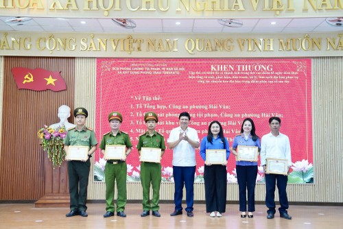 VKSND khu vực 4 - Đà Nẵng được khen thưởng trong đợt cao điểm 45 ngày đêm phòng, chống tội phạm về ma tuý