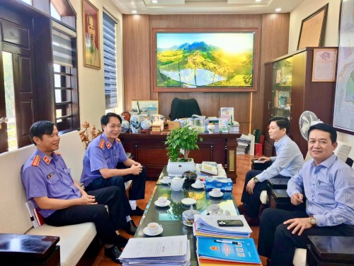 Lãnh đạo VKSND Khu vực 4 làm việc với Cấp ủy địa phương về việc thực hiện các Kiến nghị của Viện kiểm sát