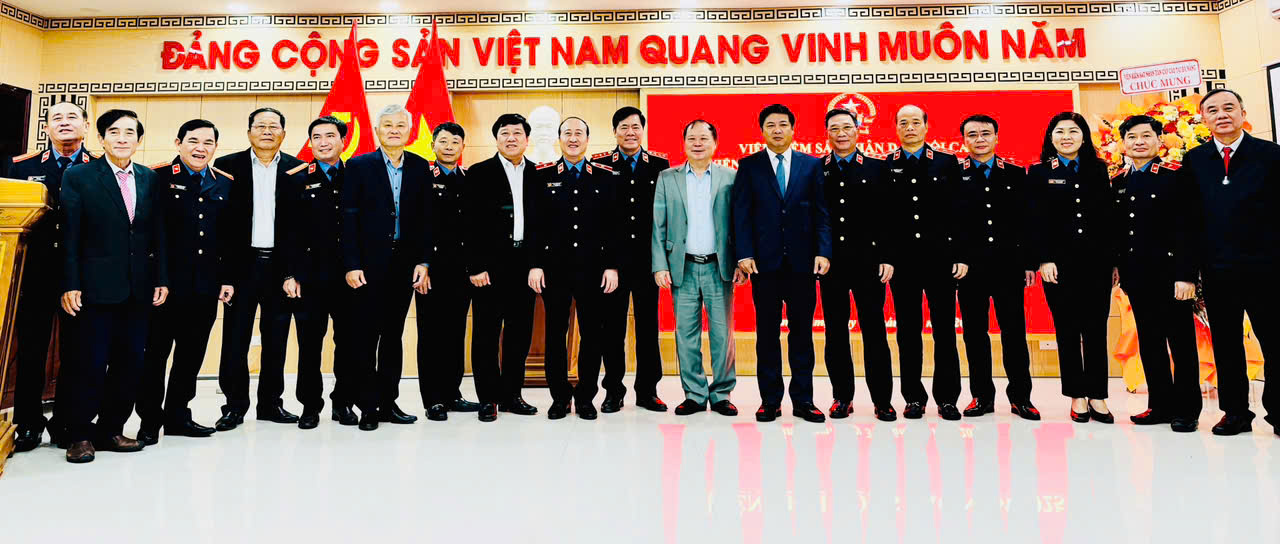 VKSND tỉnh Quảng Nam tổ chức Hội nghị triển khai công tác năm 2025 và đón nhận cờ thi đua ngành Kiểm sát nhân dân