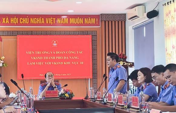 ''''''''Ảnh có chứa văn bản, trang phục, người, phụ nữ
Nội dung do AI tạo ra có thể không chính xác.''''''''