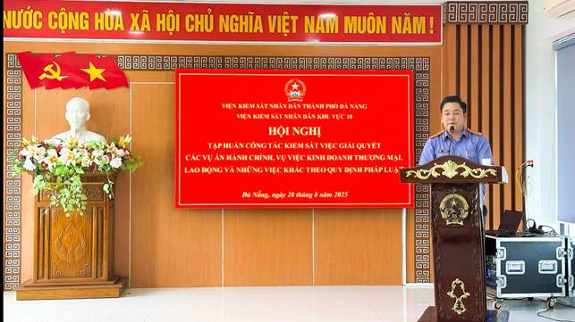 ''Ảnh có chứa văn bản, tường, trang phục, trong nhà

Nội dung do AI tạo ra có thể không chính xác.''