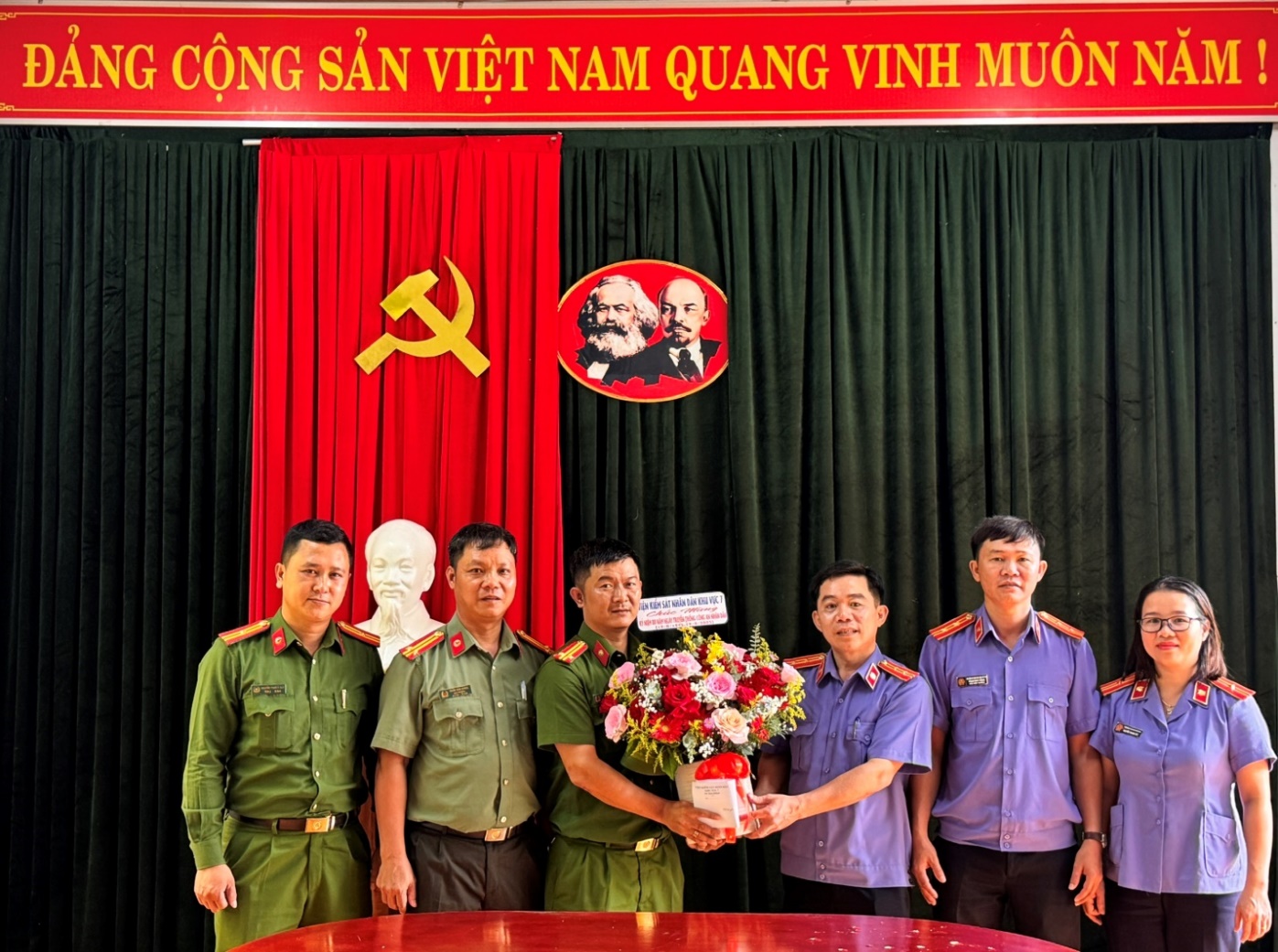 Description: D:\2025\báo cáo\Tin bài\thanh lap nganh 5.jpg