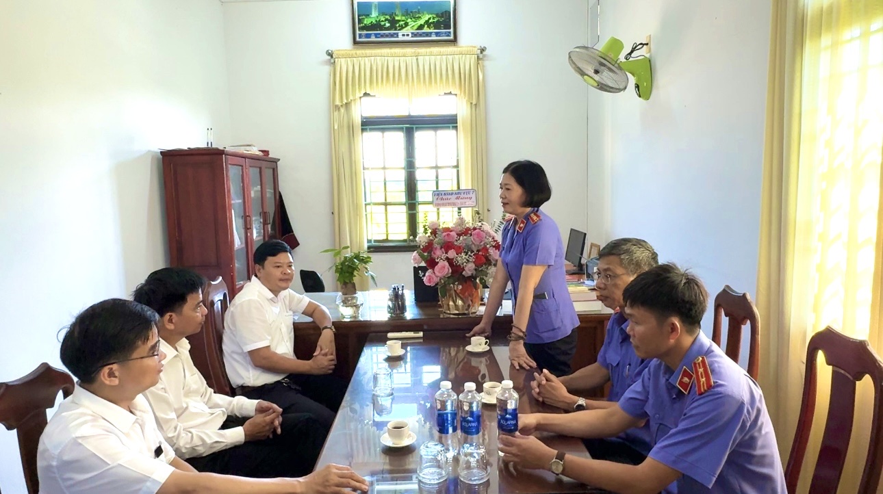 Description: D:\2025\báo cáo\Tin bài\anh tham toa an 2.jpg