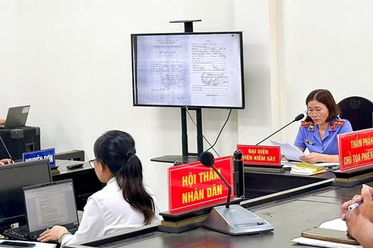 '''Ảnh có chứa văn bản, trong nhà, trang phục, người

Nội dung do AI tạo ra có thể không chính xác.'''