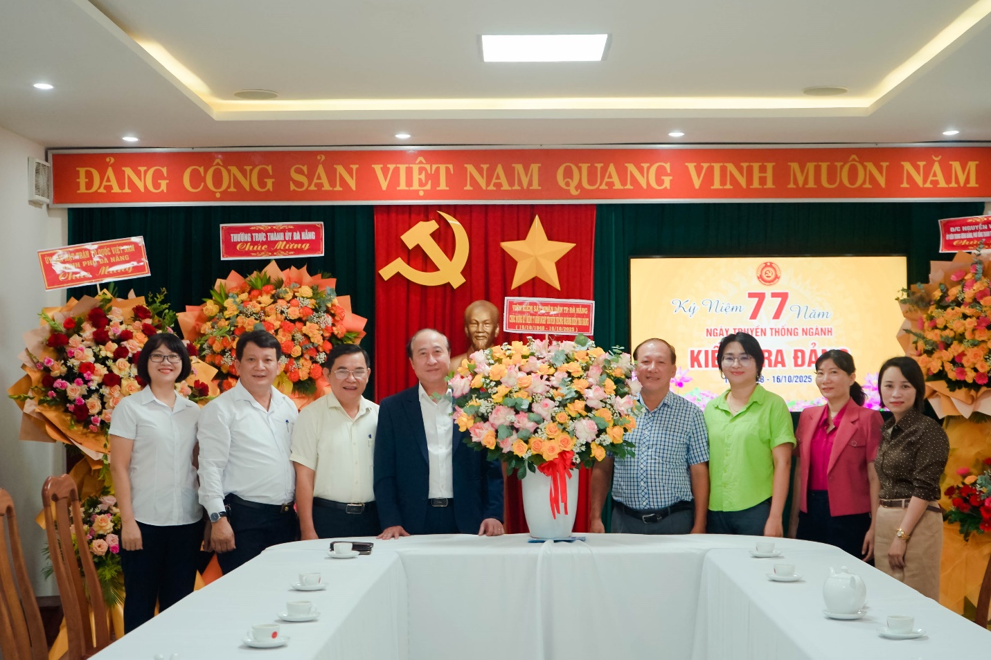 VKSND THÀNH PHỐ ĐÀ NẴNG THĂM VÀ CHÚC MỪNG ỦY BAN KIỂM TRA THÀNH ỦY ĐÀ NẴNG NHÂN KỶ NIỆM 77 NĂM NGÀY TRUYỀN THỐNG NGÀNH KIỂM TRA ĐẢNG