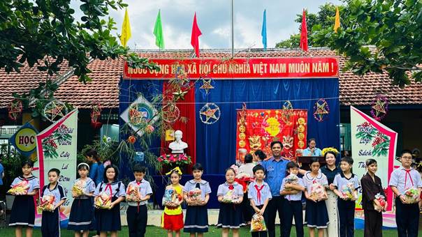 VKSND khu vực 10, thành phố Đà Nẵng tổ chức chương trình “Vui Tết Trung thu” cho các em học sinh trên địa bàn thành phố