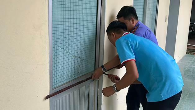 '''Ảnh có chứa trang phục, người, ngoài trời

Nội dung do AI tạo ra có thể không chính xác.'''