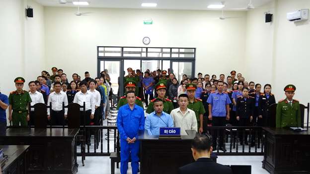 '''Ảnh có chứa người, trang phục, trong nhà, tường

Nội dung do AI tạo ra có thể không chính xác.'''