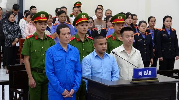 '''Ảnh có chứa trang phục, người, đàn ông, nhóm

Nội dung do AI tạo ra có thể không chính xác.'''