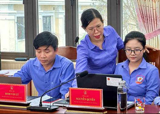 ''Ảnh có chứa trang phục, người, Mặt người, cười
Nội dung do AI tạo ra có thể không chính xác.''